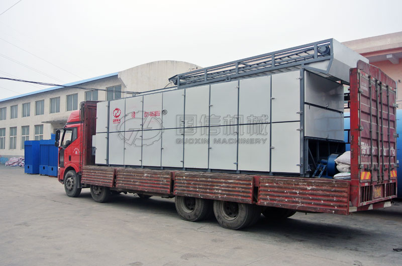 山楂片烘干機(jī)箱體內(nèi)外是彩鋼材料雙向門(mén)